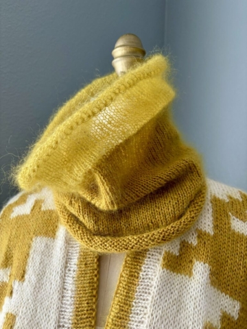 Handknit cowl in cotton and mohair with gradient effect